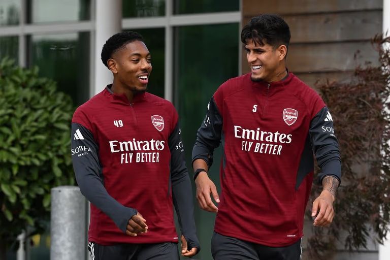 Hincapie Ready to Face Parent Club as Arsenal’s Set-Piece ‘Warrior’
