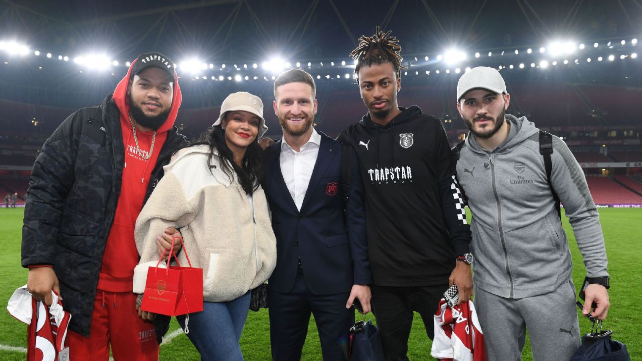 Rihanna — Arsenal Fan