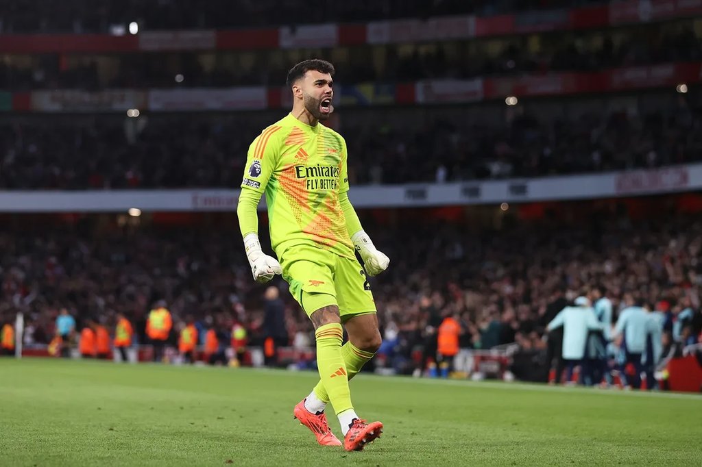 Arsenal goalkeeper reveals Bayern transfer interest as Man Utd target Gunners ace
