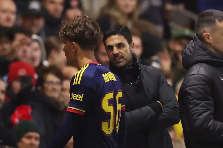 Arteta explains what he told Dowman after red card in Fleetwood shock
